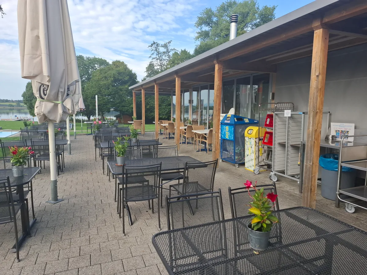 Aufnahme des Restaurants in der Badi am See.